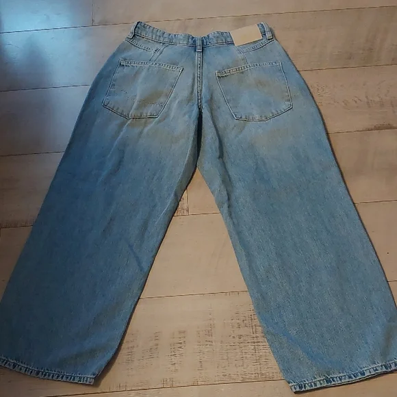 We The Free Light Blue Wash Relaxed Wide Leg Ankle Jeans NWOT - Picture 4 of 5